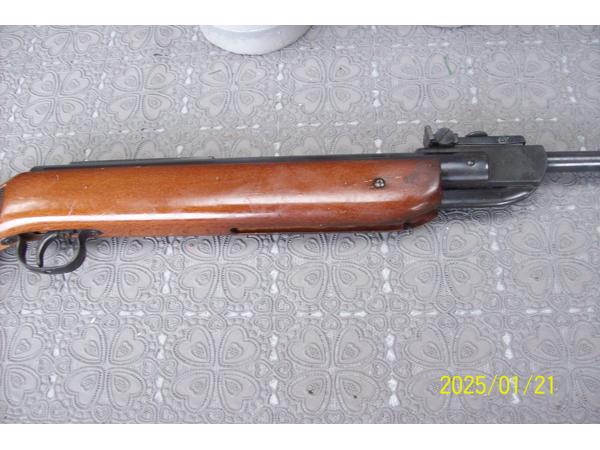 een mooie en goede 5.5 mm luchtbuks  diana  model 35